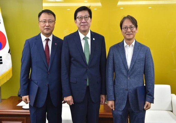 박경은 정무특보, 박형준 시장, 성희엽 정책수석(묀쪽부터). ⓒ 부산시