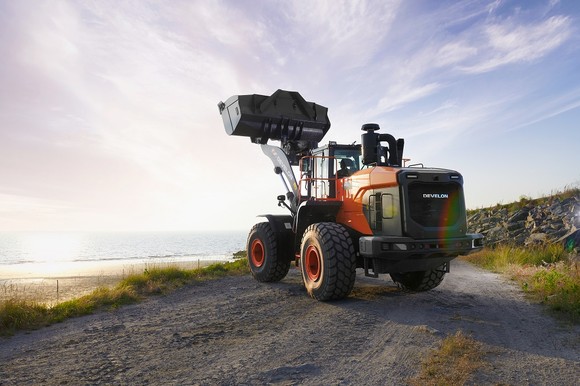 디벨론 대형 휠로더(DL420-7M). ⓒ HD현대인프라코어