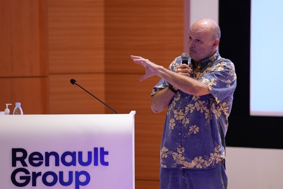 르노테크놀로지코리아를 방문한 르노그룹 CSO 뤼크 쥘리아 부회장. ⓒ 르노코리아자동차