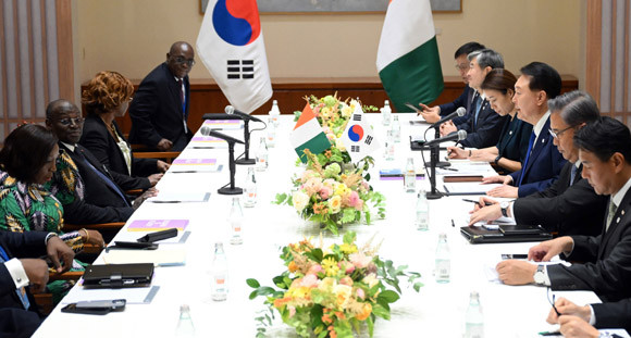 'K-라이스벨트'는 아프리카에 한국이 개발한 벼 품종을 보급하고 농업기술 전수, 기반 시설 구축 등을 통해 지속가능한 쌀 생산성 향상을 지원하는 대규모의 한국형 농업 공적개발원조 사업이다. ⓒ 연합뉴스