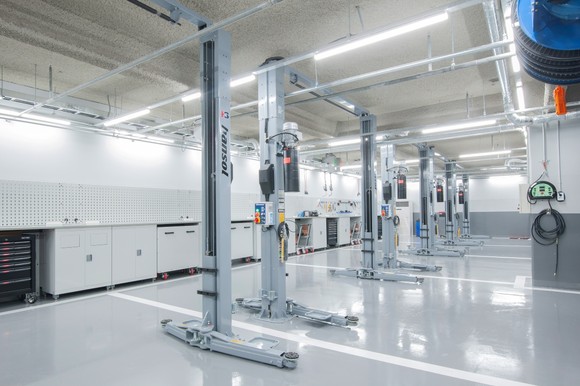 서초 지프‧푸조 서비스센터 워크베이. ⓒ 스텔란티스 코리아