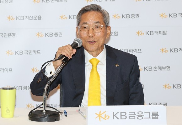 25일 발언 중인 윤종규 KB금융그룹 회장. ⓒ 연합뉴스