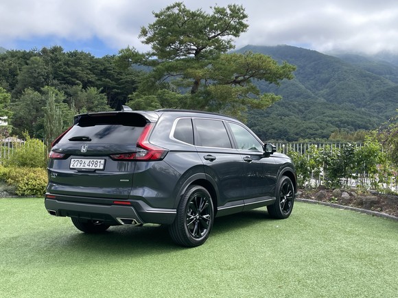 후면부는 세련된 스타일을 연출했다. = 노병우 기자