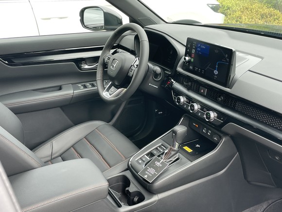 실내 공간은 수평적인 레이아웃을 통해 개방감을 높였다. = 노병우 기자