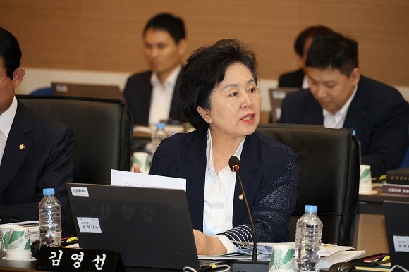 국정감사에서 질의 중인 김영선 국민의힘 의원. ⓒ 연합뉴스