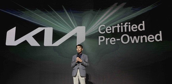 기아 국내사업본부장 권혁호 부사장이 기아 인증중고차 사업에 대해 설명하고 있는 모습. ⓒ 기아