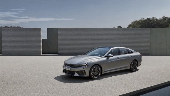 디자인 기아의 선두주자 K5가 한 번 더 진화했다. ⓒ 기아