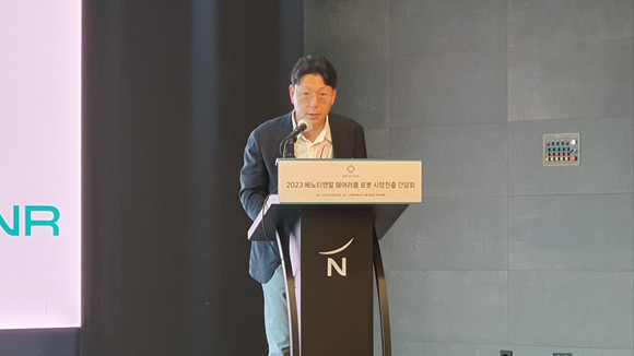 정집훈 베노티앤알 대표가 26일 진행한 간담회에서 인사말을 하고 있는 모습. = 박기훈 기자