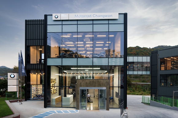 BMW 모토라드 창원 전시장 및 서비스센터 전경. ⓒ BMW 코리아