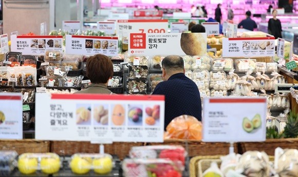 통계청에 따르면 지난달 소비자물가 상승률이 7개월만에 최고 수준인 3.8%로 밝혀졌다. ⓒ 연합뉴스