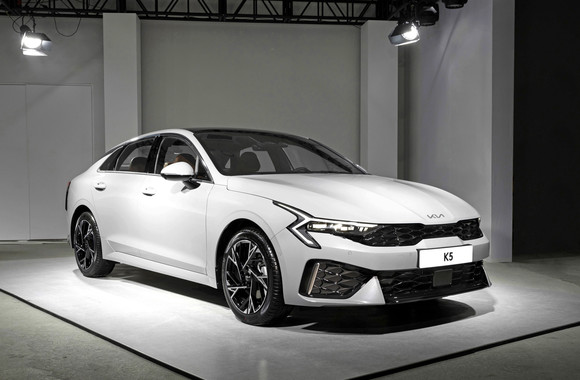 스타맵 시그니처 라이팅 주간주행등(DRL)이 전면부에 강인하고 미래지향적인 느낌을 연출한다. ⓒ 기아