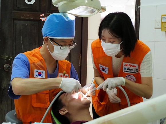 제주항공이 열린의사회와 라오스 루앙프라방에서 23번째 의료봉사 활동을 펼쳤다. ⓒ 제주항공