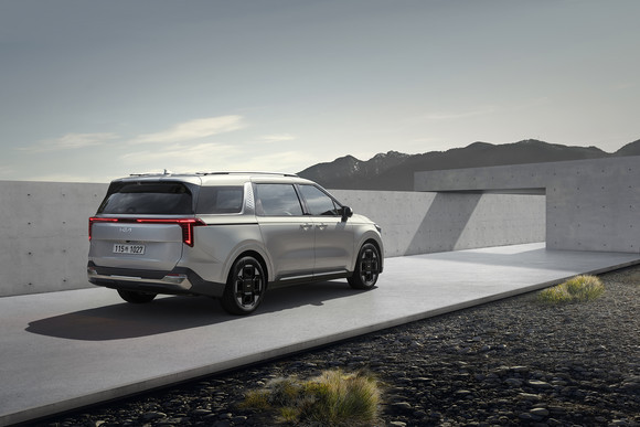 더 뉴 카니발 후면부는 전면부와 통일감을 주면서 고급감을 더했다. ⓒ 기아