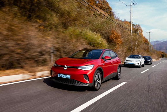 2023년형 ID.4는 이전 모델과 비교해 주행가능거리를 늘리고 에너지효율을 소폭 향상시켰다. ⓒ 폭스바겐코리아