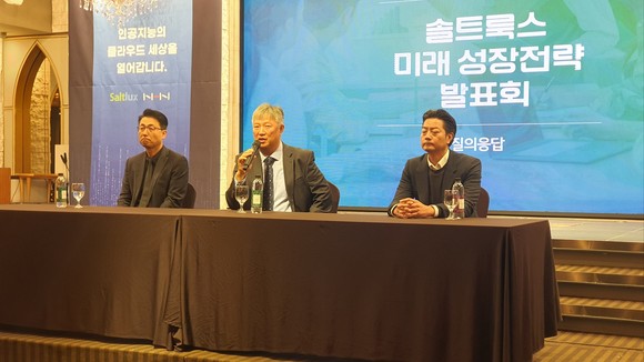 (좌측부터) 이경일 솔트룩스 대표이사, 강락근 다이퀘스트 대표, 이병주 솔트룩스 상무이사. = 박기훈 기자