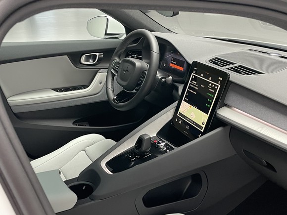 폴스타의 미니멀리즘이 강조된 인테리어. = 노병우 기자