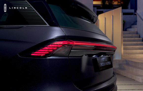 새로운 램프가 장착된 차량 후면. ⓒ 링컨코리아