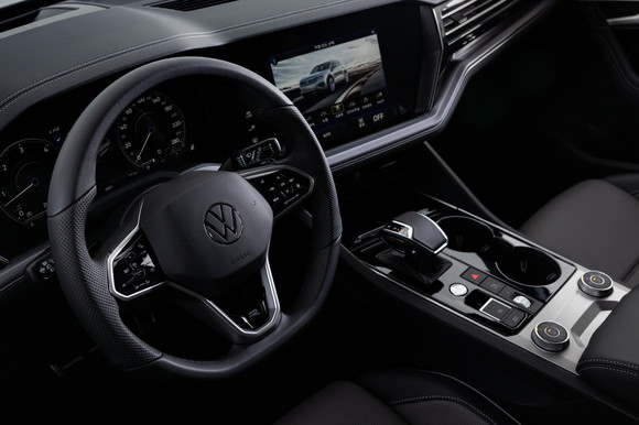 투아렉 R-Line 블랙 에디션 실내. ⓒ 폭스바겐코리아