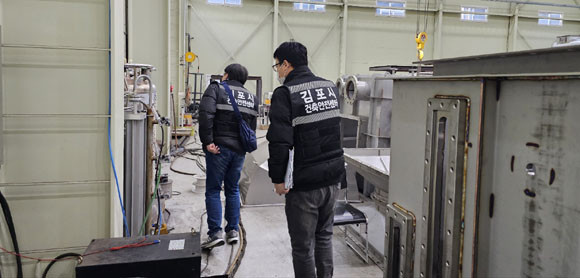 김포시가 겨울출 폭설 대비 특수구조건축물 안전관리 실태를 점검하고 있다. ⓒ 김포시