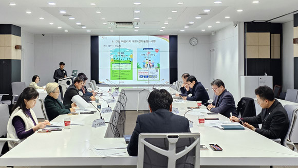 김포시는 접수된 제안에 대해 소관부서의 1차 심사, 제안심사실무심의회에서의 2차 심사를 거친 후 지난 20일 제안심사위원회를 열어 각 제안의 순위와 포상 등급을 결정 후 21일 누리집에 공개했다. ⓒ 김포시