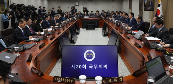 윤 대통령은 "독과점 카르텔과 불공정한 지배 구조를 혁파해 경제적 약자와 서민의 이익을 지키기 위해 싸웠다"고 말했다. ⓒ 연합뉴스