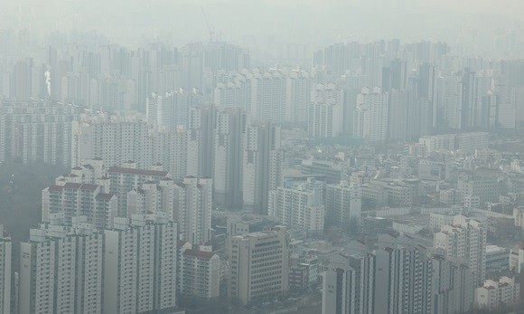 금융권 관계자들은 입주 예정자들이 시공사·건설사에 잘못을 따져야 한다고 입을 모았다. ⓒ 연합뉴스