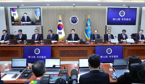 윤 대통령은 "현재 국회 통과를 기다리는 중요한 법안들이 많다"며 국회의 빠른 처리를 당부했다. ⓒ 연합뉴스
