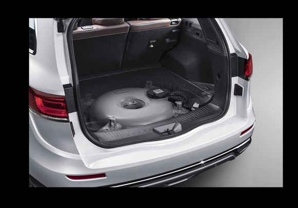 트렁크 플로어 하단에 탑재된 LPG 도넛 탱크. ⓒ 르노코리아자동차