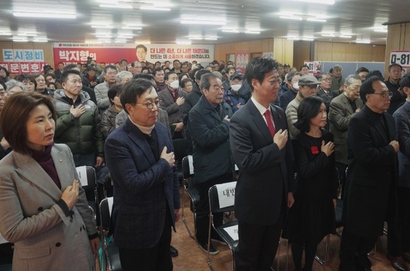 20일 박지형 국민의힘 해운대갑 예비후보 선거사무실 개소식에는 서병수 의원, 김미애 의원 등을 비롯해 300여 명의 지지자들이 참석했다. ⓒ 박지형 선거사무실
