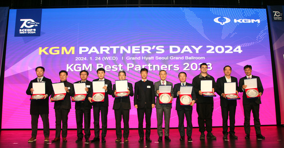 기술 개발 및 품질 혁신 우수 파트너사들에 대해 시상을 진행했다. ⓒ KG 모빌리티