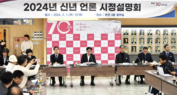 김병수 김포시장은 1일 2024년 신년 언론 시정설명회를 통해 올해 김포시의 목표에 대해 밝혔다. ⓒ 김포시