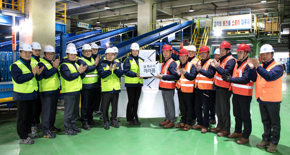 노삼석 대표이사 사장과 조현민 사장이 현장점검을 위해 한진택배의 시작점인 남서울(구로) 허브 터미널 현장에 직접 방문했다. ⓒ 한진