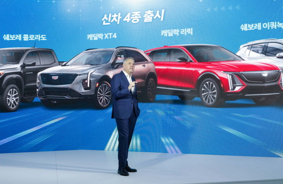 2024 신년 기자간담회에서 발표 중인 헥터 비자레알 GM 한국사업장 사장 겸 CEO. ⓒ 한국GM