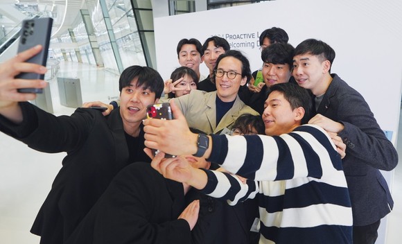 조현범 한국앤컴퍼니그룹 회장이 식전 행사부터 전 과정 함께하며 구성원 의견 청취하고 자유롭게 소통했다. ⓒ 한국타이어