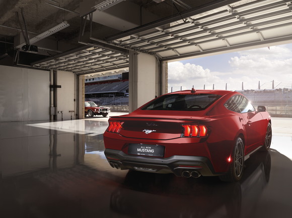 이전 세대 대비 가로로 넓어진 올-뉴 머스탱의 후면부 디자인. ⓒ 포드코리아