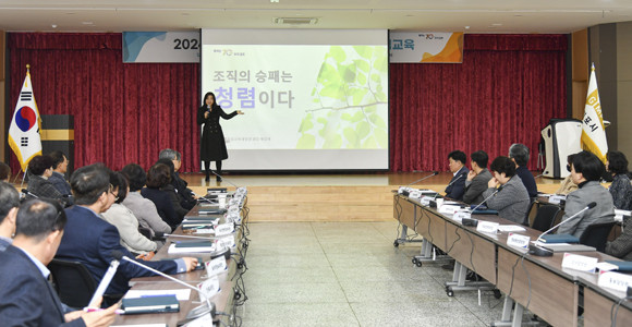 김포시는 배정애 어울림교육개발원 원장을 초청해 2023년 김포시 종합청렴도 결과와 함께 외부체감도 취약분야를 함께 알아봤다. ⓒ 김포시