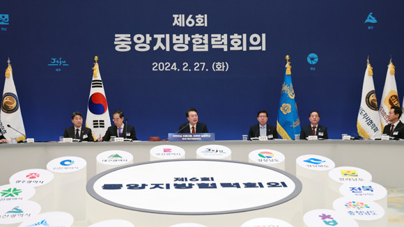 윤 통령은 의사 집단행동 대응으로 비상진료대책을 시행하는 등 국민 피해 최소화에 총력을 기울여 달라고 당부했다. ⓒ 연합뉴스