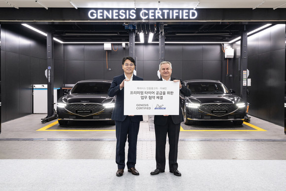 왼쪽부터 홍정호 현대차 국내CPO사업실 상무, 제롬 뱅송 미쉐린코리아 대표이사. ⓒ 현대자동차