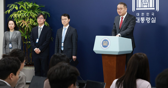 박상욱 과학기술수석은 5일 용산 대통령실에서 과학기술수석실 비서관을 소개하고 내년도 정부 R&D 예산 증액 방향에 대해 설명했다. ⓒ 연합뉴스