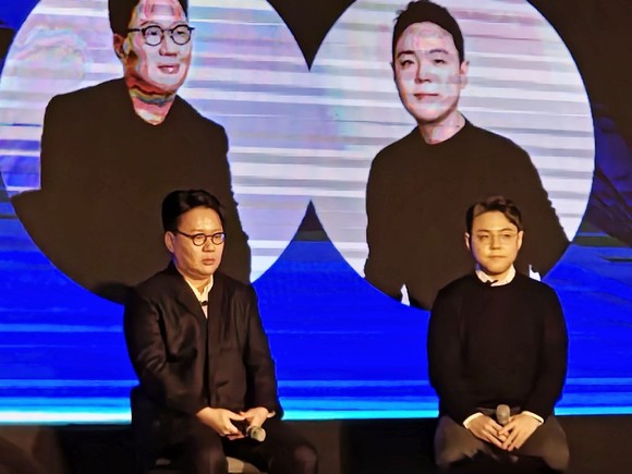 김승연 토스증권 대표(좌측)과 김규빈 토스증권 상품책임자가 14일 서울 여의도에서 열린 토스증권 기자간담회에서 질문에 답변하고 있다. = 박기훈 기자