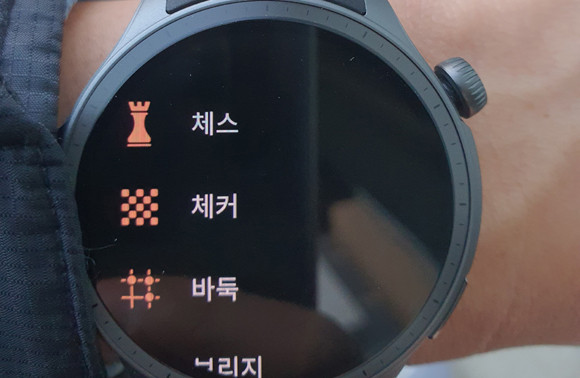 밸런스에는 운동을 측정하는 것과 크게 관련이 없어 보이는 '보드 및 카드게임' 관련 기능이 5개 내장 돼 있다. = 김경태 기자