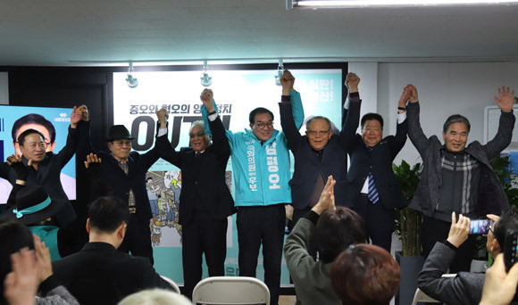 남 후보는 지난 11일 새로운미래 당사에서 선거대책위원회가 공식 출범했으며, 새로운미래 중앙당 정무특보단장으로 임명된 바 있다.