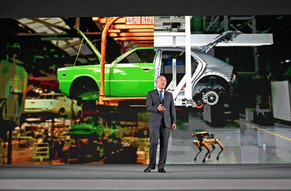 울산 EV 전용 공장 기공식에서 기념연설을 하고 있는 정의선 회장. ⓒ 현대자동차