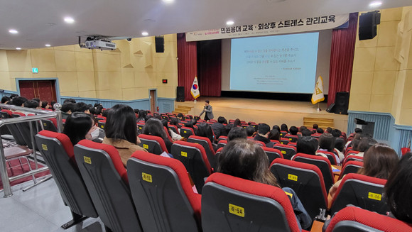 김포시가 7급 이하 민원담당 공무원을 대상으로 특이 민원 응대 및 외상 후 스트레스 관리 교육 시간을 가졌다. ⓒ 김포시