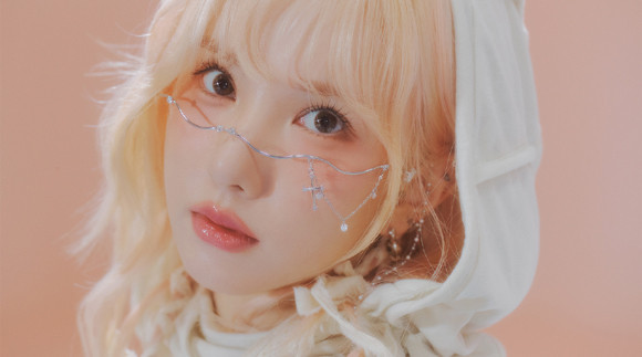 하이브클립 영상에는 은하의 감미로운 음색으로 깊은 여운이 더해지며 한층 더 애틋한 분위기를 전달하는 라이브 영상이다. ⓒ NHN벅스