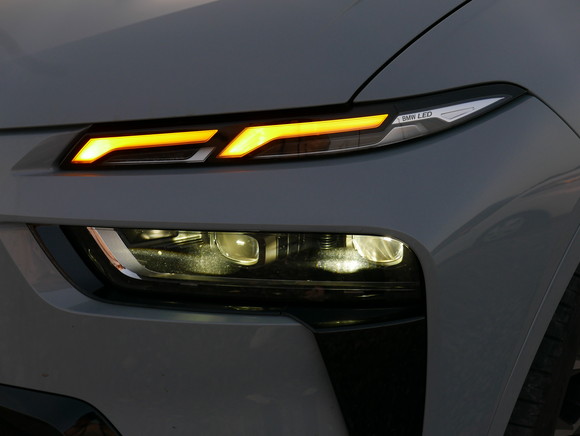 전면에 자리 잡은 새로운 분리형 헤드라이트. = 노병우 기자