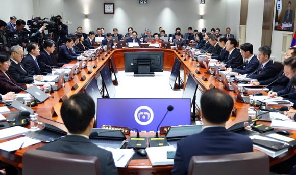 윤 대통령은 "이번 21대 국회가 종료되기 전까지 각 부처에서 추진하고 있는 법안이 통과될 수 있도록 마지막까지 최선을 다해 달라"고 당부했다. ⓒ 연합뉴스