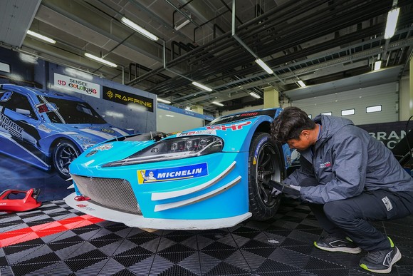 미쉐린코리아가 2024 오네 슈퍼레이스 챔피언십의 최상위 클래스 슈퍼6000 개막전에서 좋은 성과를 거두며 타이어 공급사 첫 발걸음을 내딛었다. ⓒ 미쉐린코리아