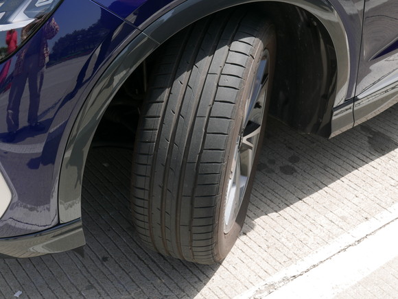 앞바퀴 조향각의 확장으로 회전 반경이 10.2m에 불과하다. = 노병우 기자