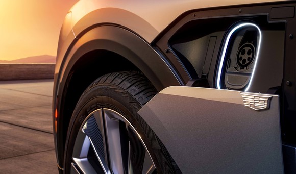 캐딜락 첫 순수 전기차 리릭의 충전구. ⓒ 캐딜락코리아